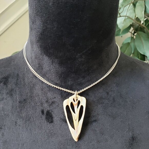 Womens Fashions Silver Trim Triangle Conch Shell Pendant Necklace Lobster Clasp - Picture 1 of 5